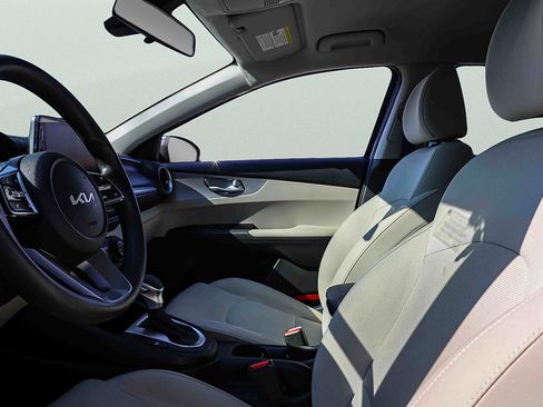 Certified 2023 Kia Forte LXS w/ LXS Technology Package FWD image 9