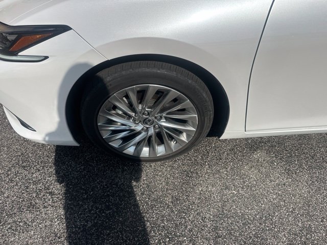 Used 2023 Lexus ES 300h Ultra Luxury w/ Accessory Package (Z1) FWD image 9