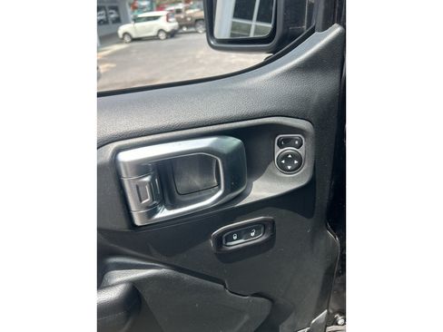 Used 2018 Jeep Wrangler Unlimited Sport S AWD/4WD image 12