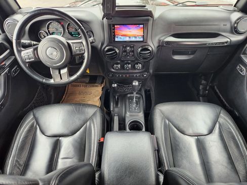 Used 2017 Jeep Wrangler Unlimited Sahara image 2