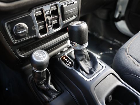 Used 2024 Jeep Wrangler Sport S image 26