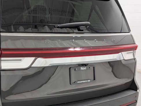 Used 2023 Lincoln Navigator L Black Label AWD/4WD image 8