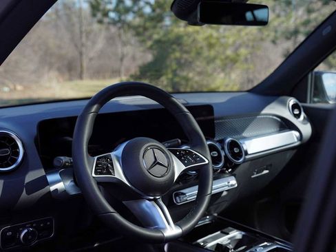 Used 2026 Mercedes-Benz GLB 250 4MATIC image 19