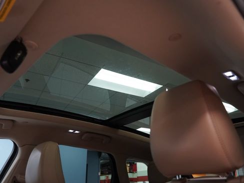 Used 2021 Lincoln Corsair AWD w/ Premium Package image 4