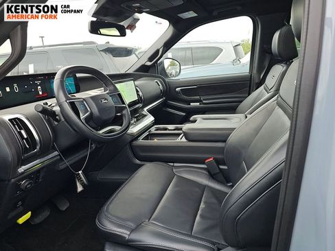 Used 2025 Ford Expedition Platinum w/ Stealth Appearance Package AWD/4WD image 7