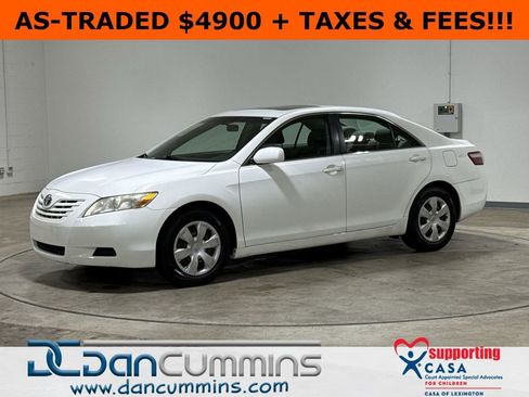 Used 2009 Toyota Camry LE FWD image 1