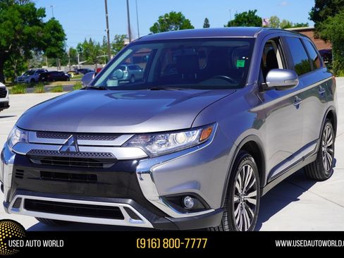 Used 2019 Mitsubishi Outlander SE image 1
