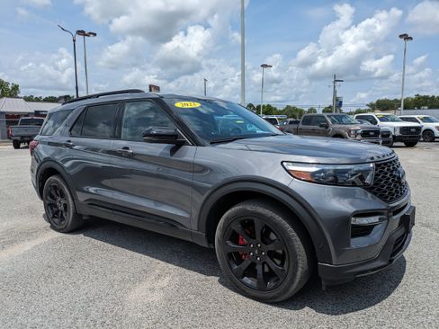 Certified 2022 Ford Explorer ST w/ Equipment Group 401A image 2