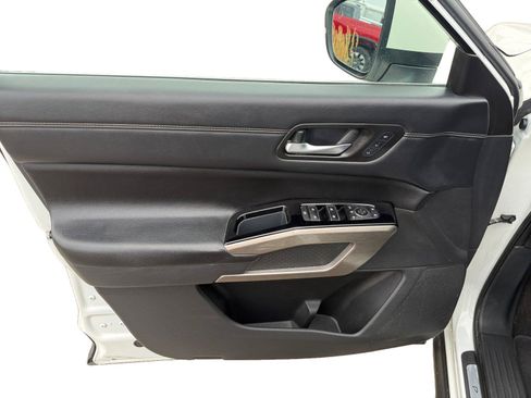 Used 2023 Nissan Pathfinder Platinum AWD/4WD image 9