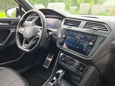 Used 2024 Volkswagen Tiguan SE R-Line AWD/4WD image 10