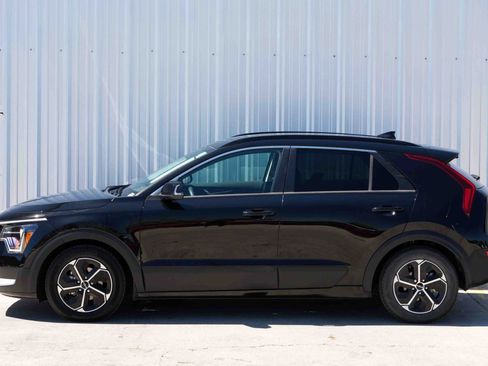 Used 2023 Kia Niro EX image 42