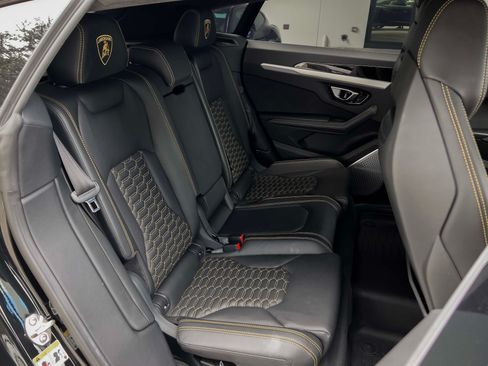 Used 2020 Lamborghini Urus AWD/4WD image 31