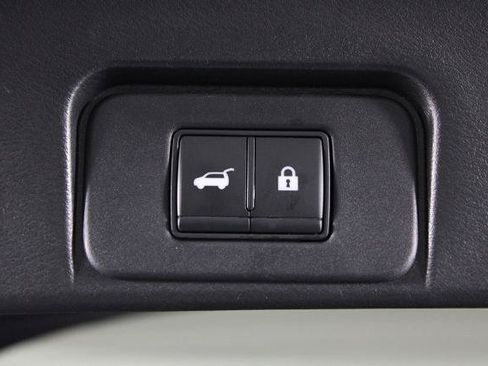 Certified 2021 Nissan Rogue SV w/ Premium Package FWD image 19