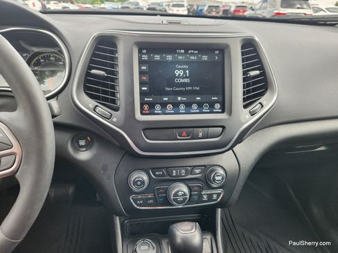 Used 2022 Jeep Cherokee Latitude Lux w/ Mopar Interior Package AWD/4WD image 33