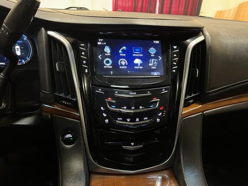 Used 2018 Cadillac Escalade Luxury RWD image 37