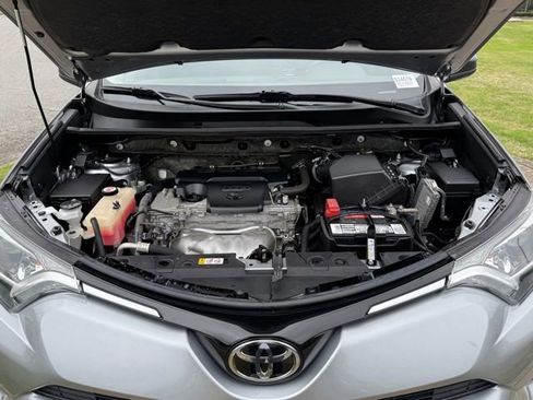 Used 2018 Toyota RAV4 LE FWD image 30
