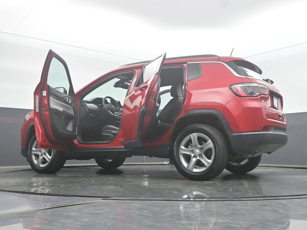 Used 2024 Jeep Compass Latitude AWD/4WD image 63