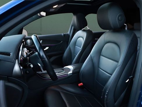 Used 2020 Mercedes-Benz GLC 300 4MATIC Coupe image 2