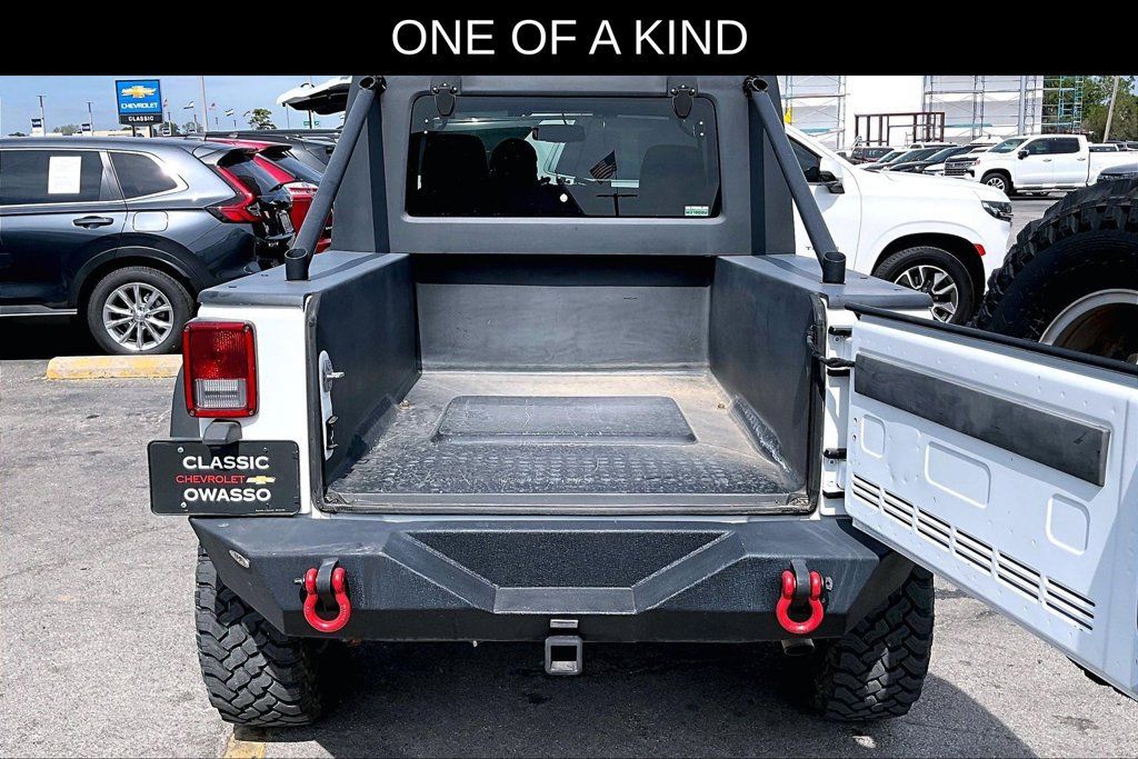 Used 2017 Jeep Wrangler Unlimited Rubicon w/ Connectivity Group AWD/4WD image 13