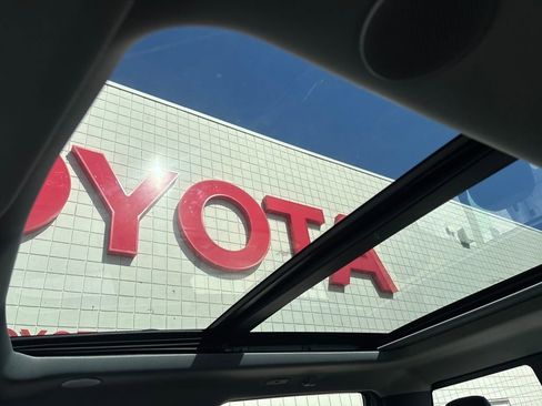 Used 2024 Ford F250 Lariat w/ Lariat Ultimate Package image 15