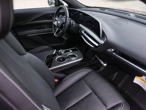 Used 2025 Cadillac Lyriq Luxury image 29