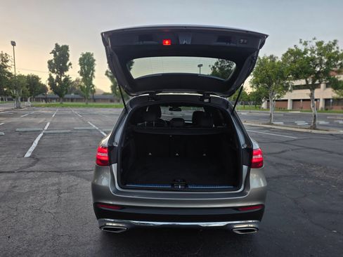 Used 2019 Mercedes-Benz GLC 300 w/ Premium Package image 10