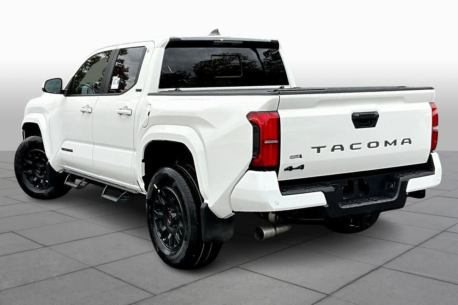 Used 2025 Toyota Tacoma SR5 AWD/4WD image 11