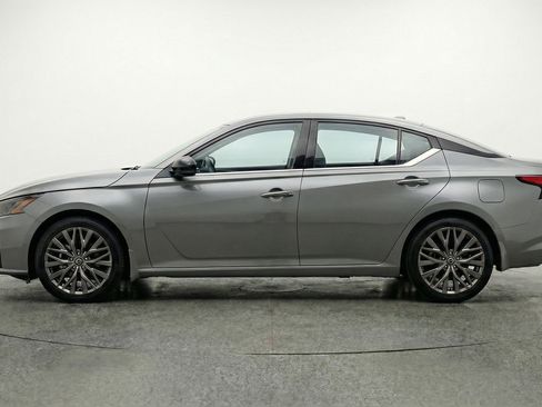 Used 2025 Nissan Altima 2.5 SV FWD image 5