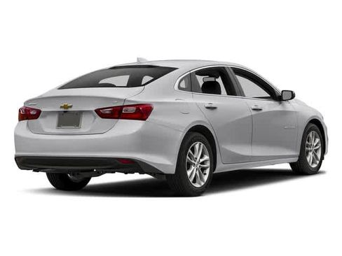 Used 2018 Chevrolet Malibu LT image 2