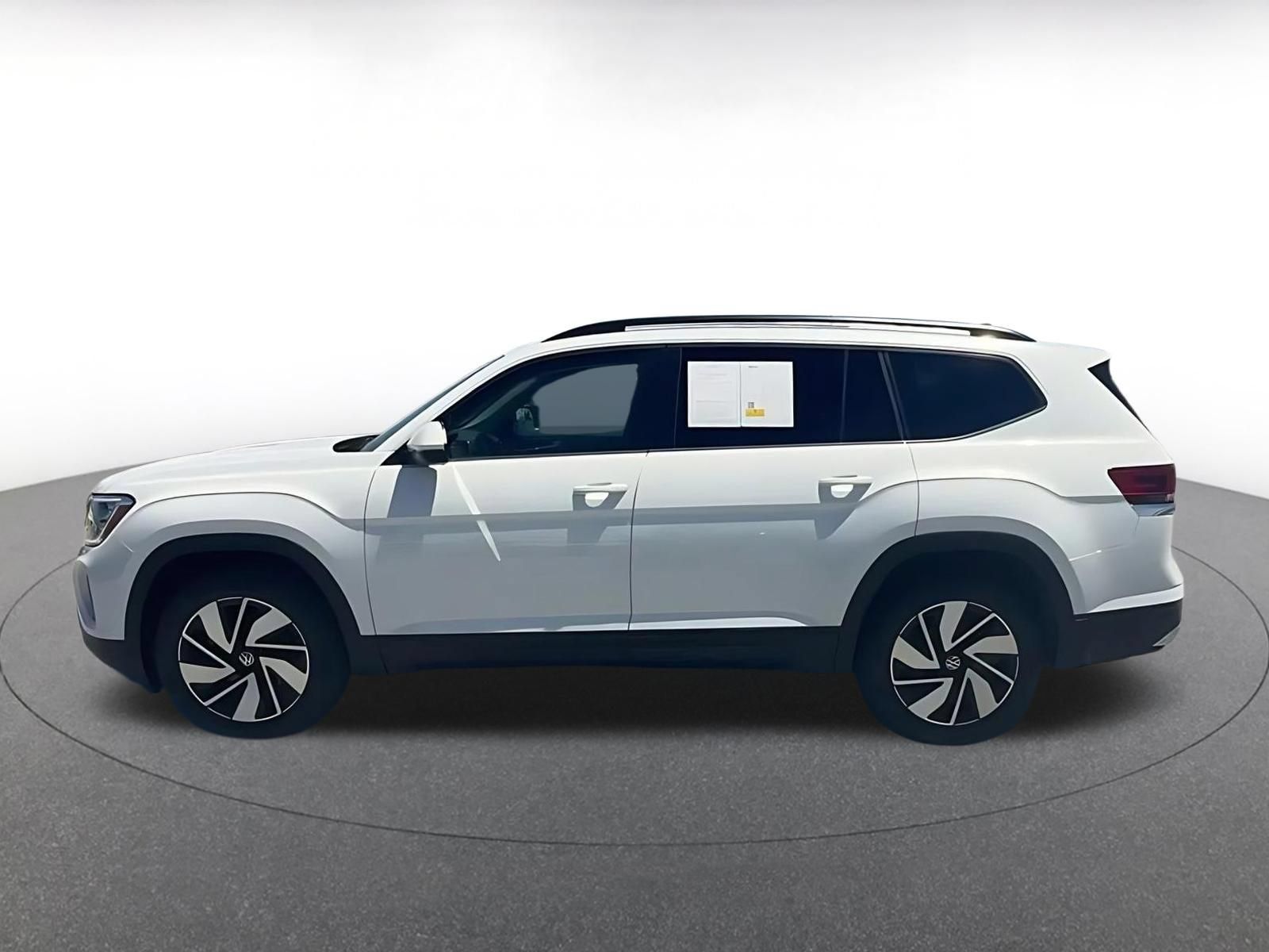 Used 2026 Volkswagen Atlas SE FWD image 9