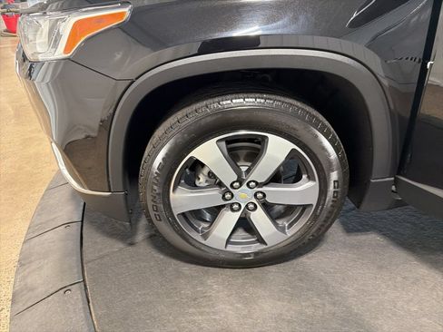 Certified 2021 Chevrolet Traverse LT w/ LT Premium Package AWD/4WD image 41