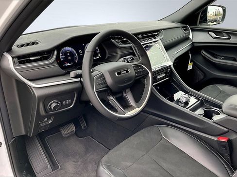 New 2025 Jeep Grand Cherokee L Altitude image 7