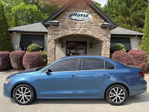 Used 2017 Volkswagen Jetta SE FWD image 1