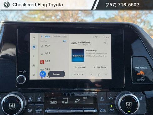 Used 2023 Toyota Highlander XLE image 16