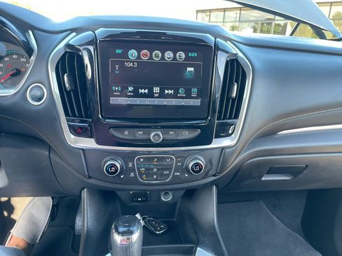 Used 2018 Chevrolet Traverse LT w/ LPO, Black Accent Package FWD image 14