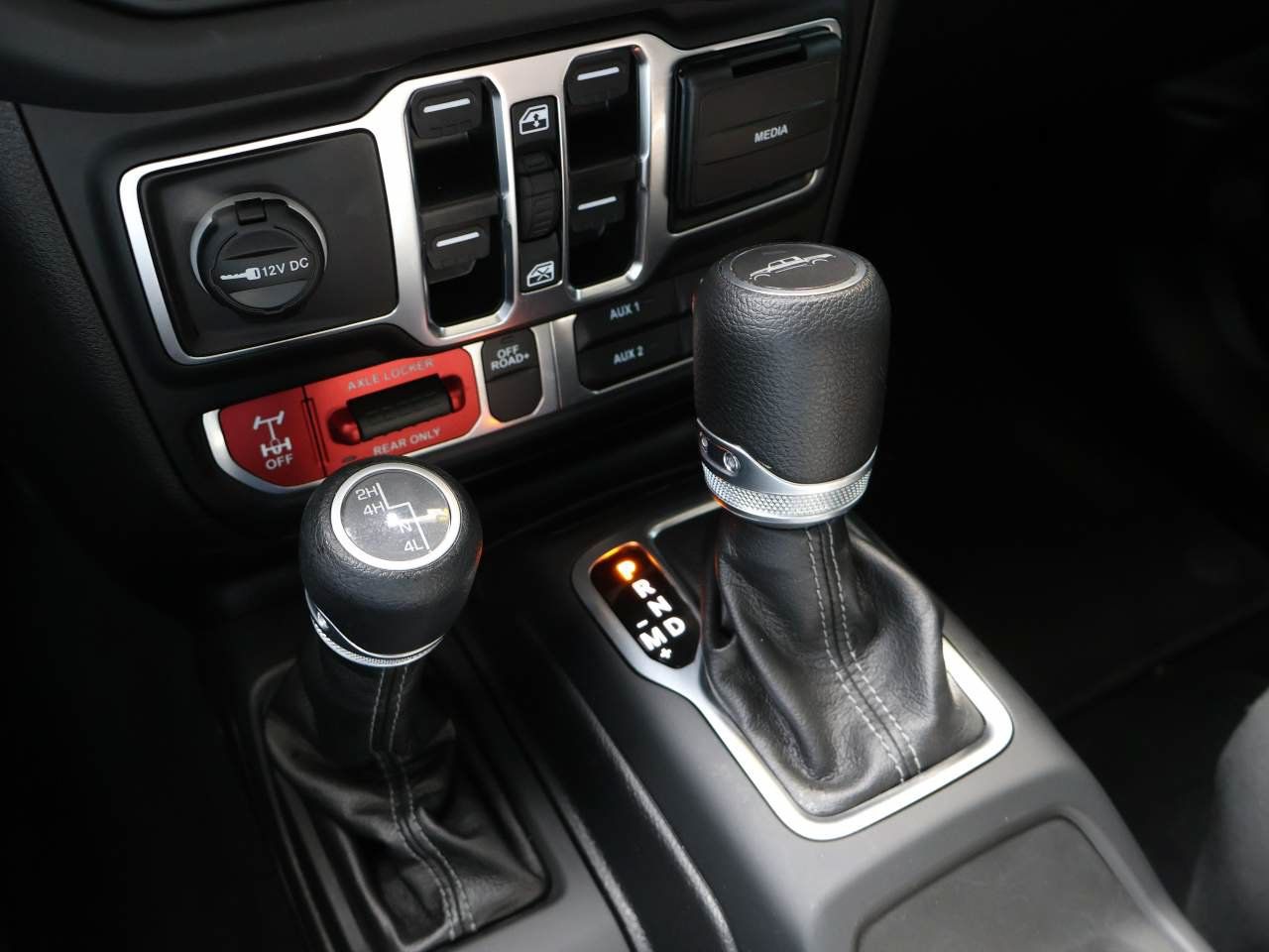 Used 2025 Jeep Gladiator Mojave w/ Safety Group AWD/4WD image 15