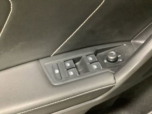 Used 2022 Volkswagen Tiguan SE w/ Panoramic Sunroof Package image 15