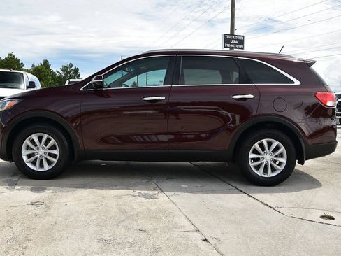 Used 2017 Kia Sorento FWD image 4