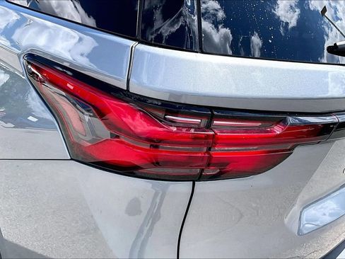 Used 2023 Chevrolet Traverse LS FWD image 32