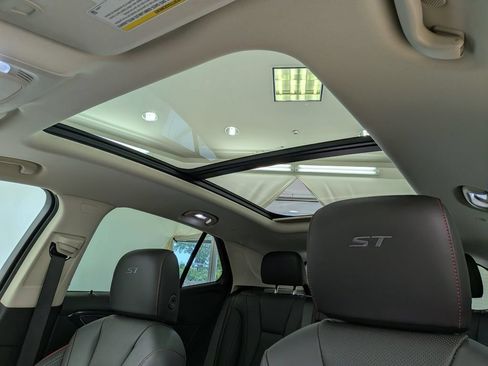 Used 2023 Buick Envision Essence w/ Sport Touring Package FWD image 16