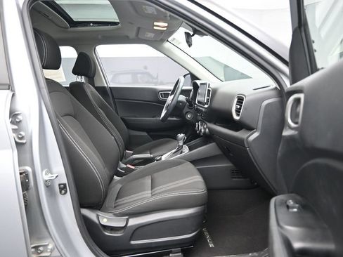 Used 2022 Hyundai Venue SEL FWD image 24