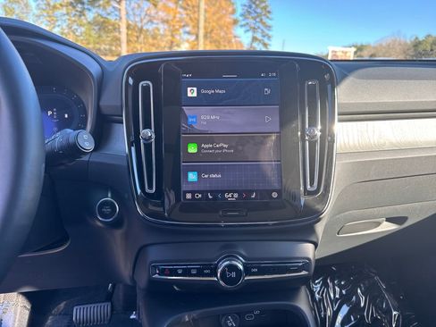 Certified 2025 Volvo XC40 B5 Ultra w/ Protection Package image 22