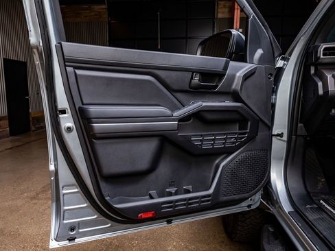 Used 2025 Toyota Tacoma SR5 image 37
