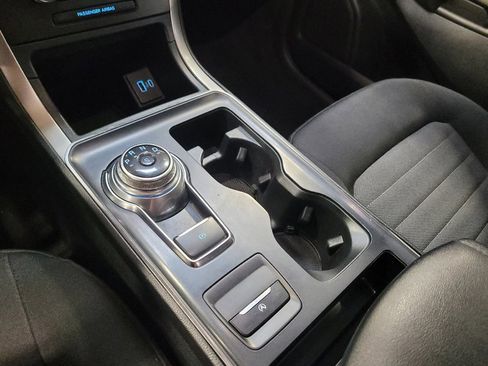 Used 2021 Ford Edge SE FWD image 26
