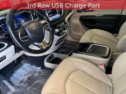Used 2021 Chrysler Pacifica Touring-L FWD image 13
