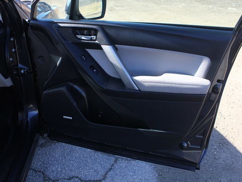 Used 2015 Subaru Forester 2.5i Limited image 34