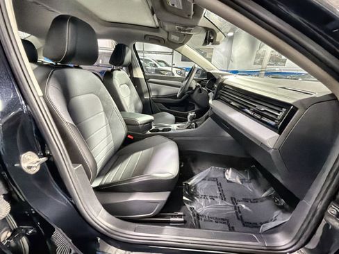 Used 2025 Volkswagen Jetta SE FWD image 23