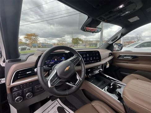 New 2025 Chevrolet Suburban High Country image 8