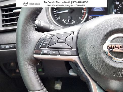 Used 2018 Nissan Rogue SV w/ Premium Package AWD/4WD image 17