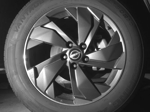 Used 2025 Nissan Rogue SV FWD image 13